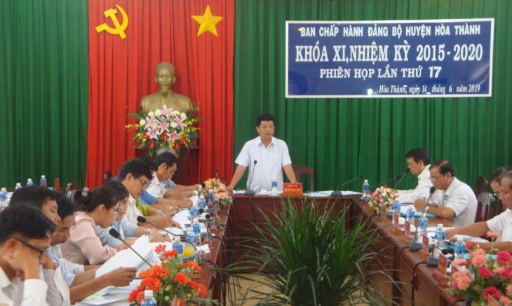 Ban Chấp hành Đảng bộ huyện Hòa Thành đã tổ chức kỳ họp lần thứ 17, khóa XI, nhiệm kỳ 2015 - 2020